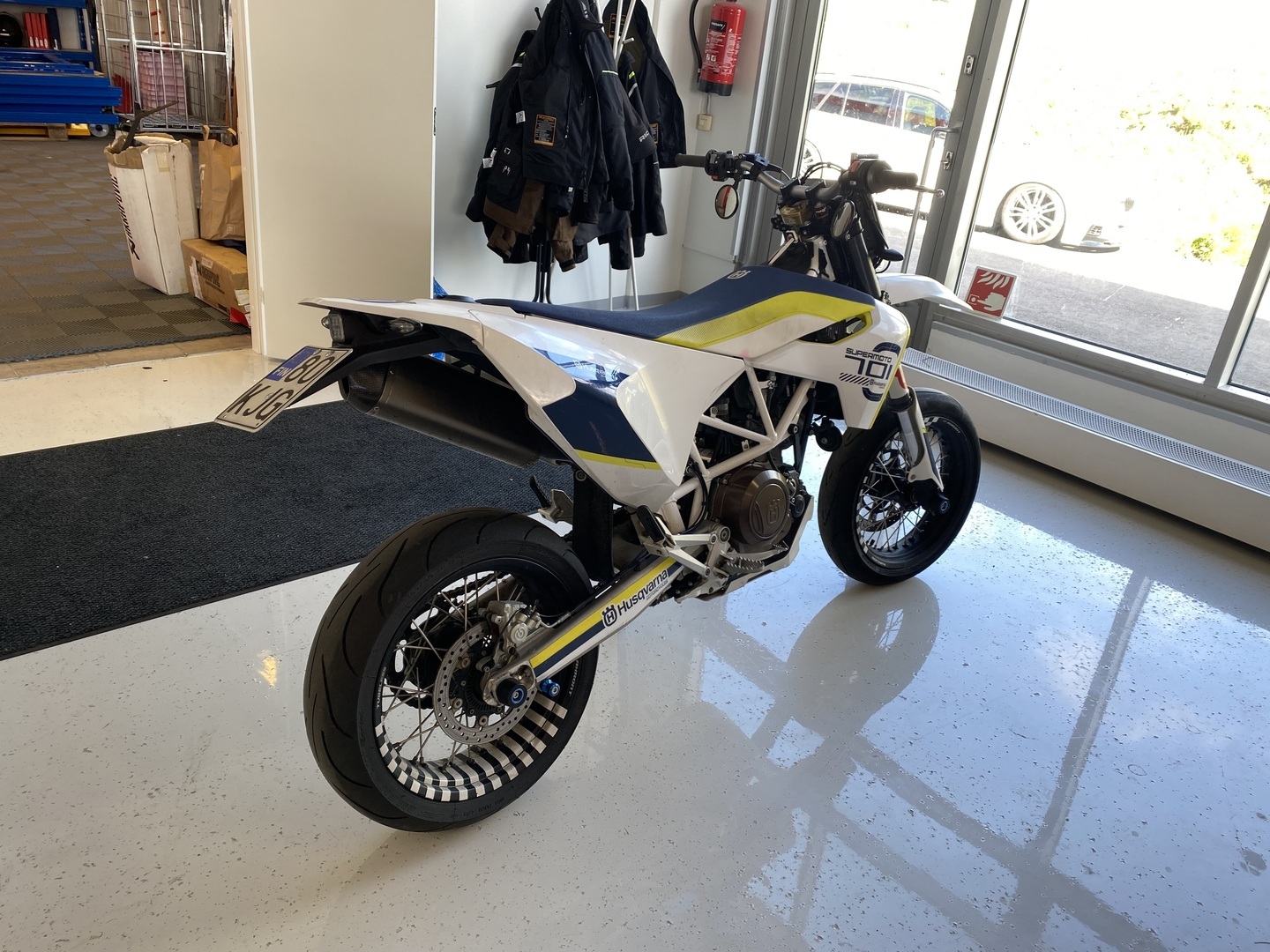 Husqvarna - 701 - Supermoto // Huoltokirja / Akrapovic / ABS // - Moottoripyörä