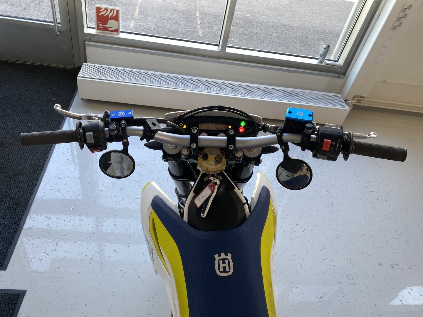 Husqvarna - 701 - Supermoto // Huoltokirja / Akrapovic / ABS // - Moottoripyörä