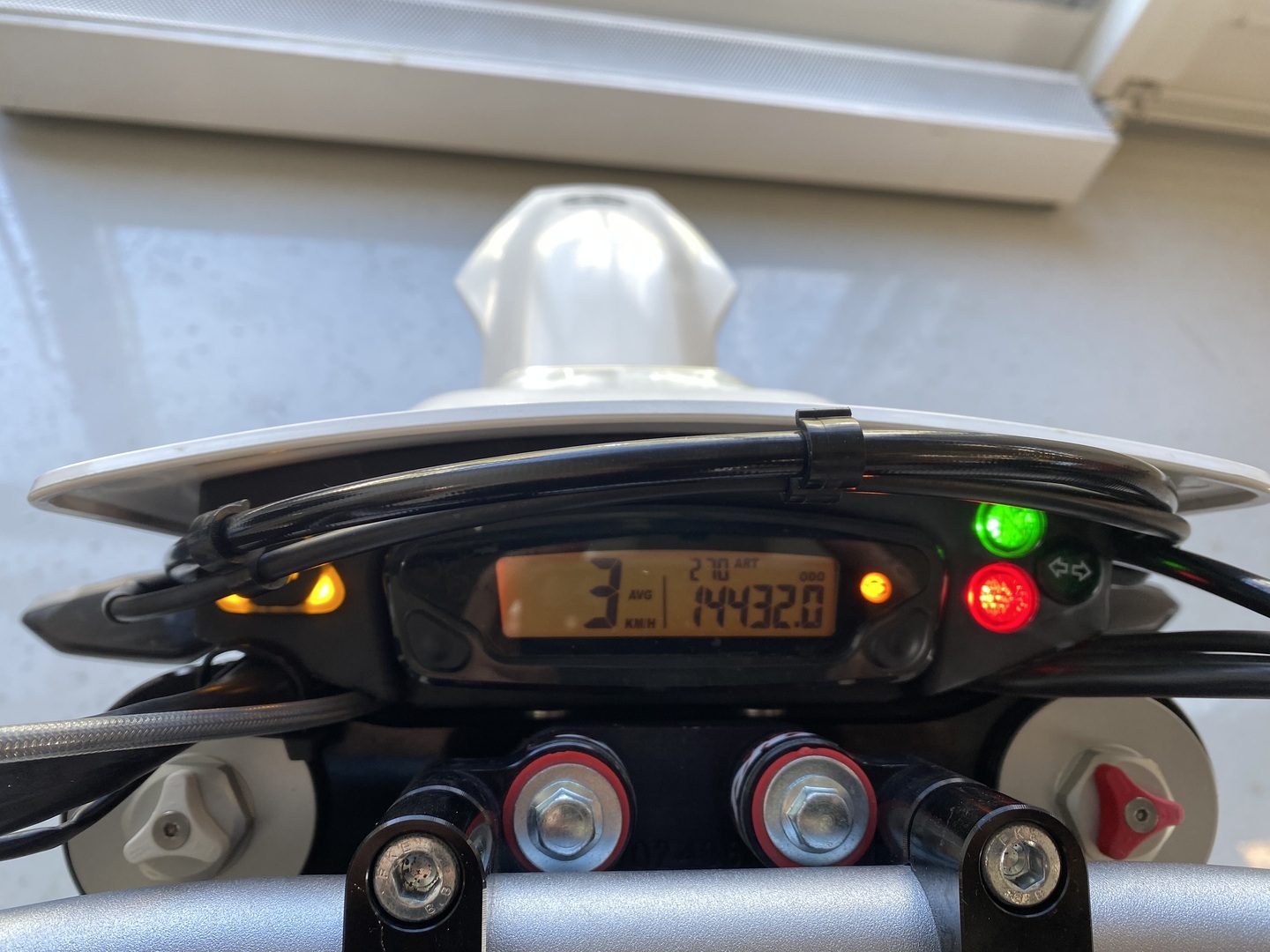 Husqvarna - 701 - Supermoto // Huoltokirja / Akrapovic / ABS // - Moottoripyörä