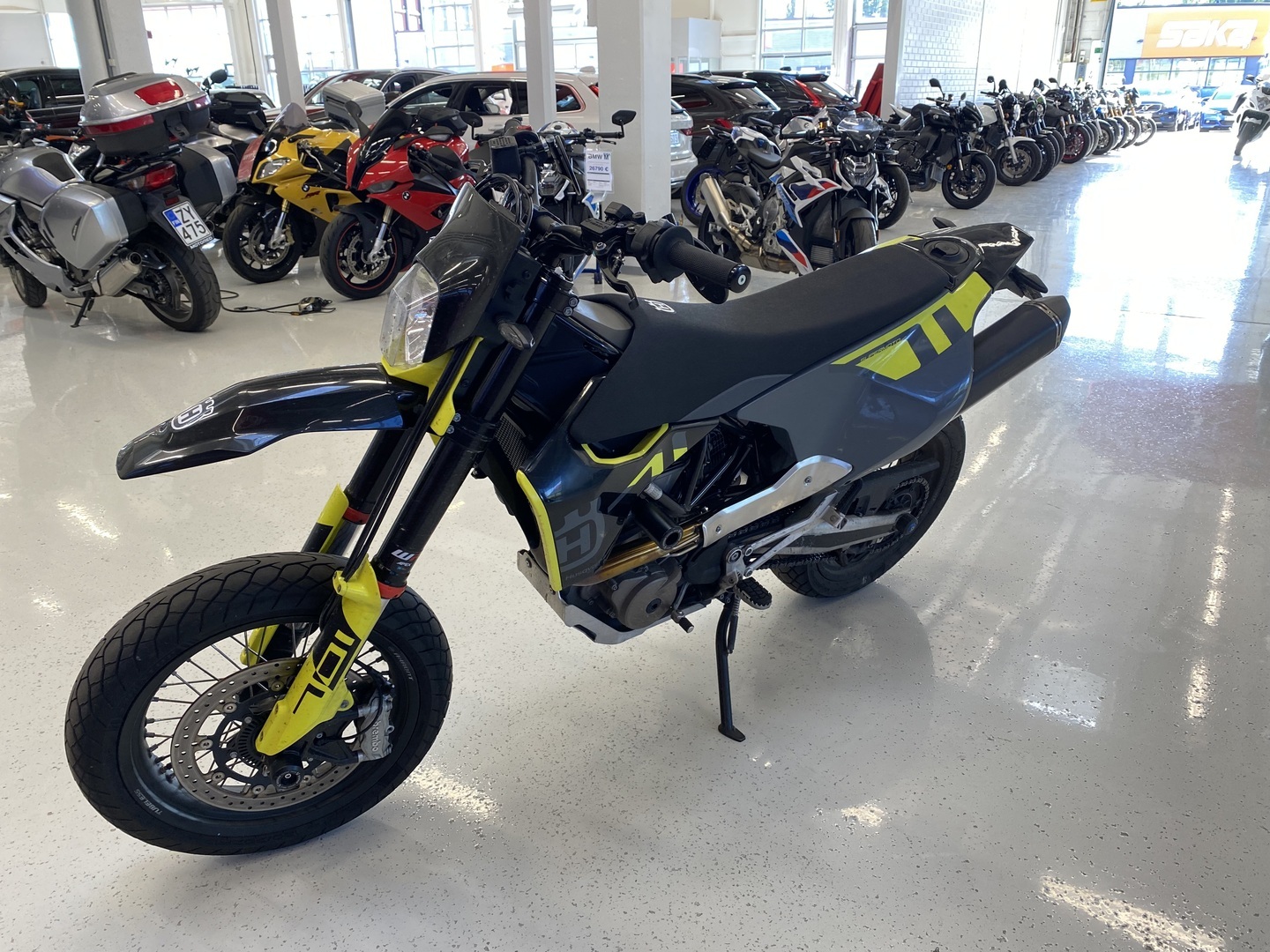 Husqvarna - 701 - Supermoto // Juuri saapunut! / Suomipyörä / Remus / Siisti! // - Moottoripyörä
