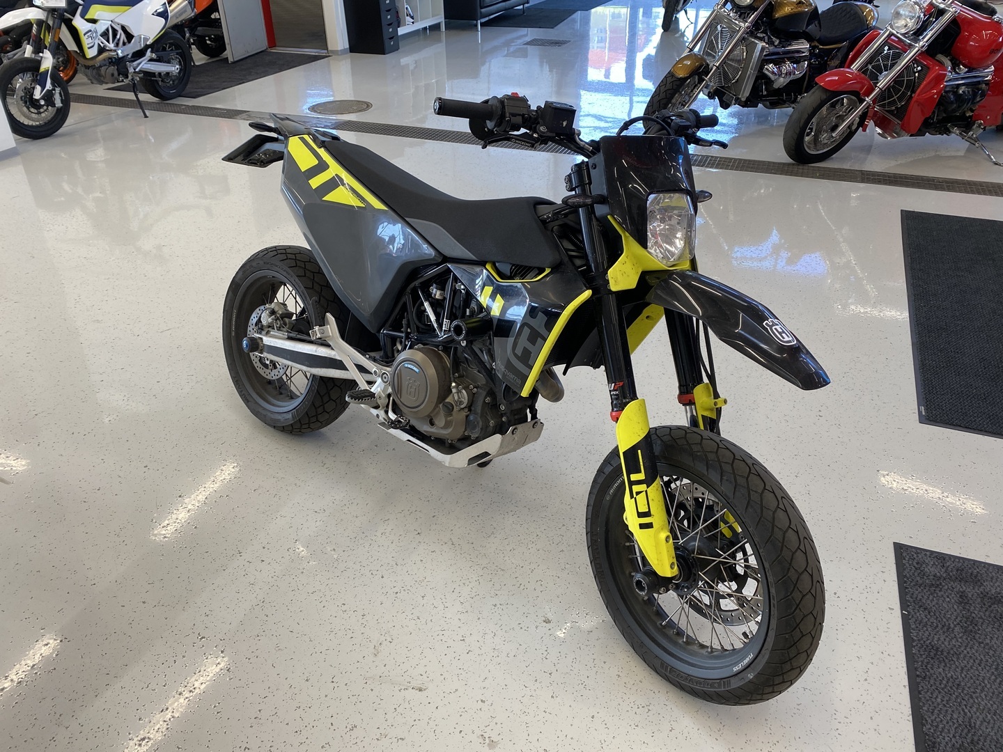 Husqvarna - 701 - Supermoto // Juuri saapunut! / Suomipyörä / Remus / Siisti! // - Moottoripyörä