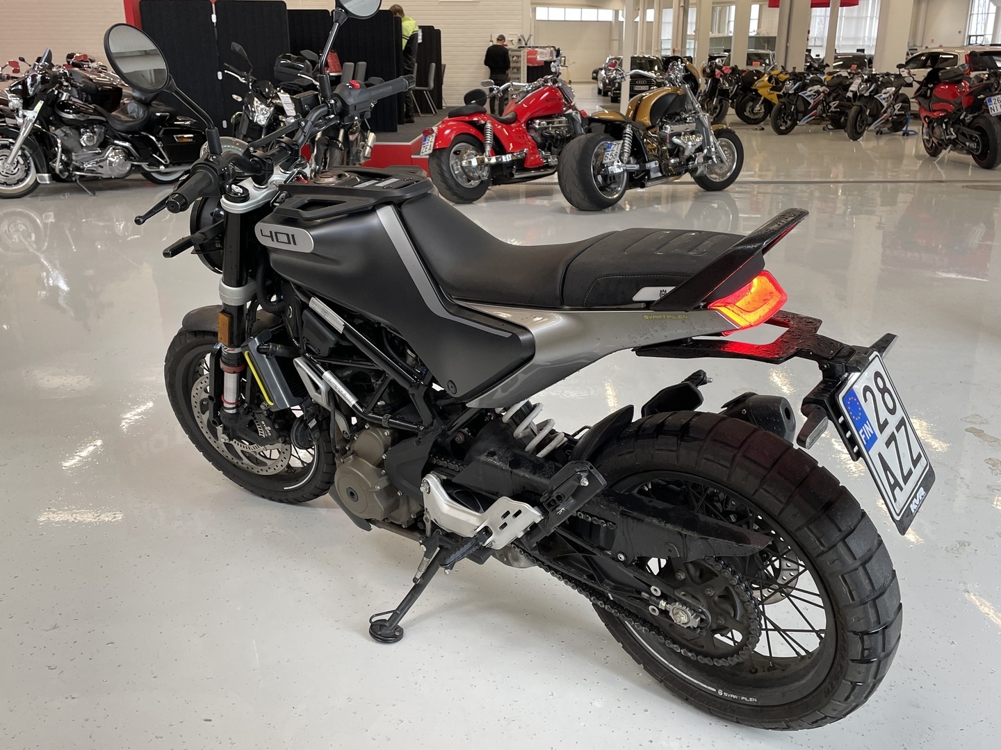 Husqvarna - SVARTPILEN - 401 // Suomi-pyörä / Juuri saapunut / A2 // - Moottoripyörä