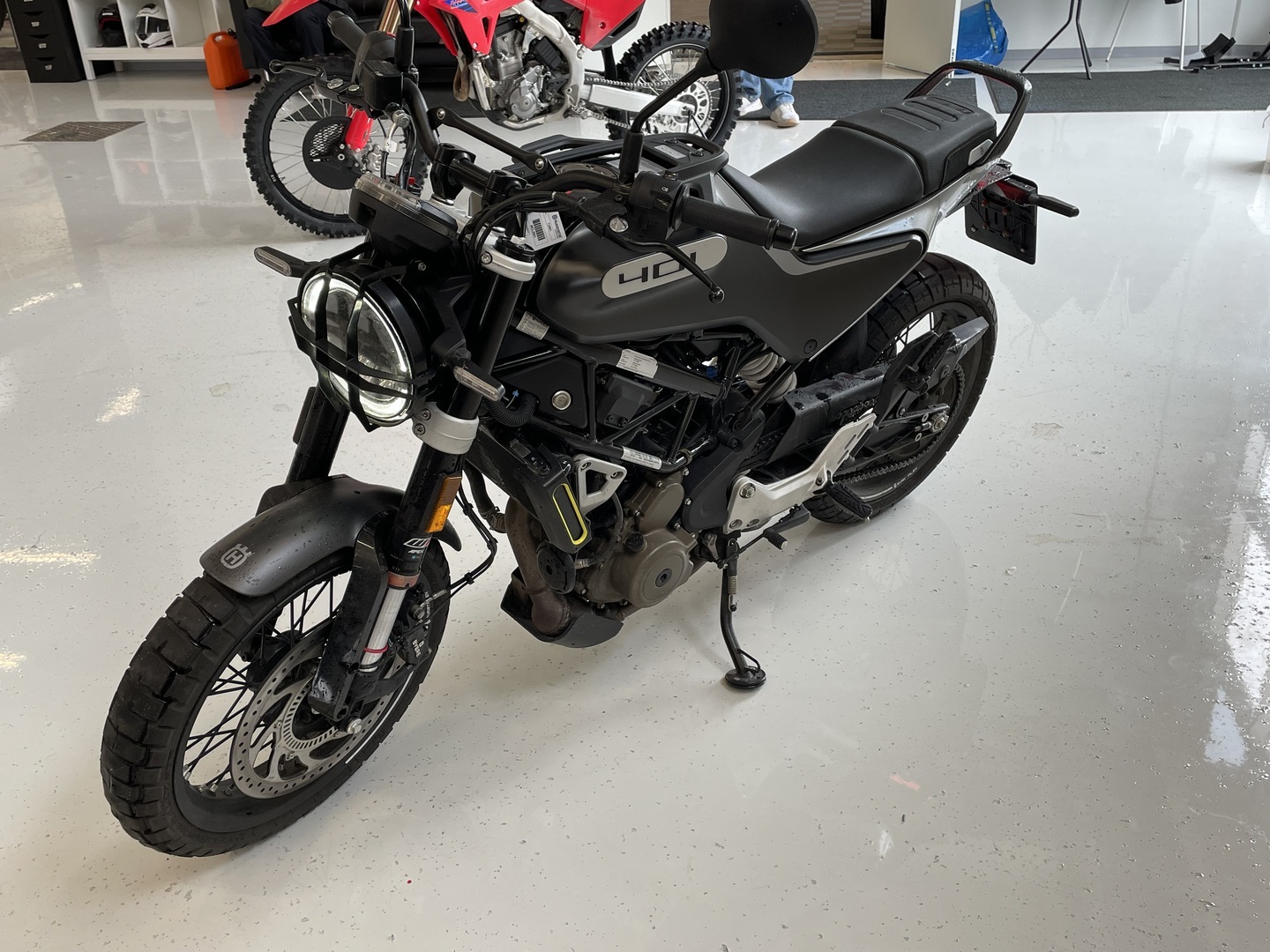 Husqvarna - SVARTPILEN - 401 // Suomi-pyörä / Juuri saapunut / A2 // - Moottoripyörä