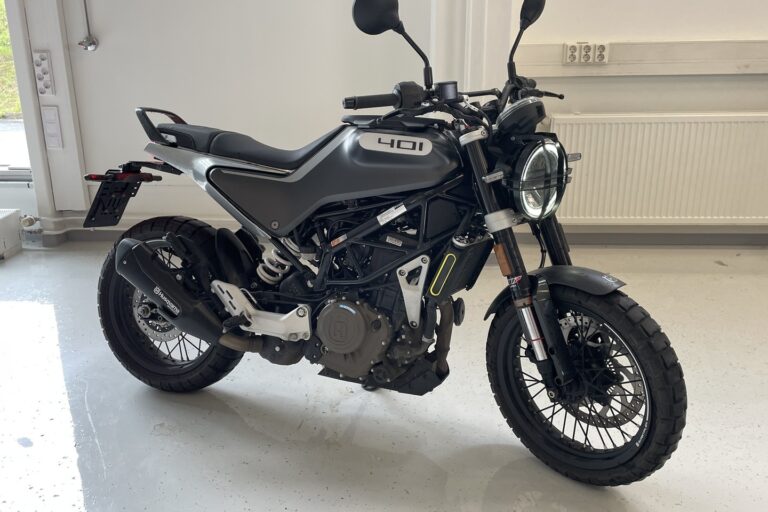 Husqvarna - SVARTPILEN - 401 // Suomi-pyörä / Juuri saapunut / A2 // - Moottoripyörä