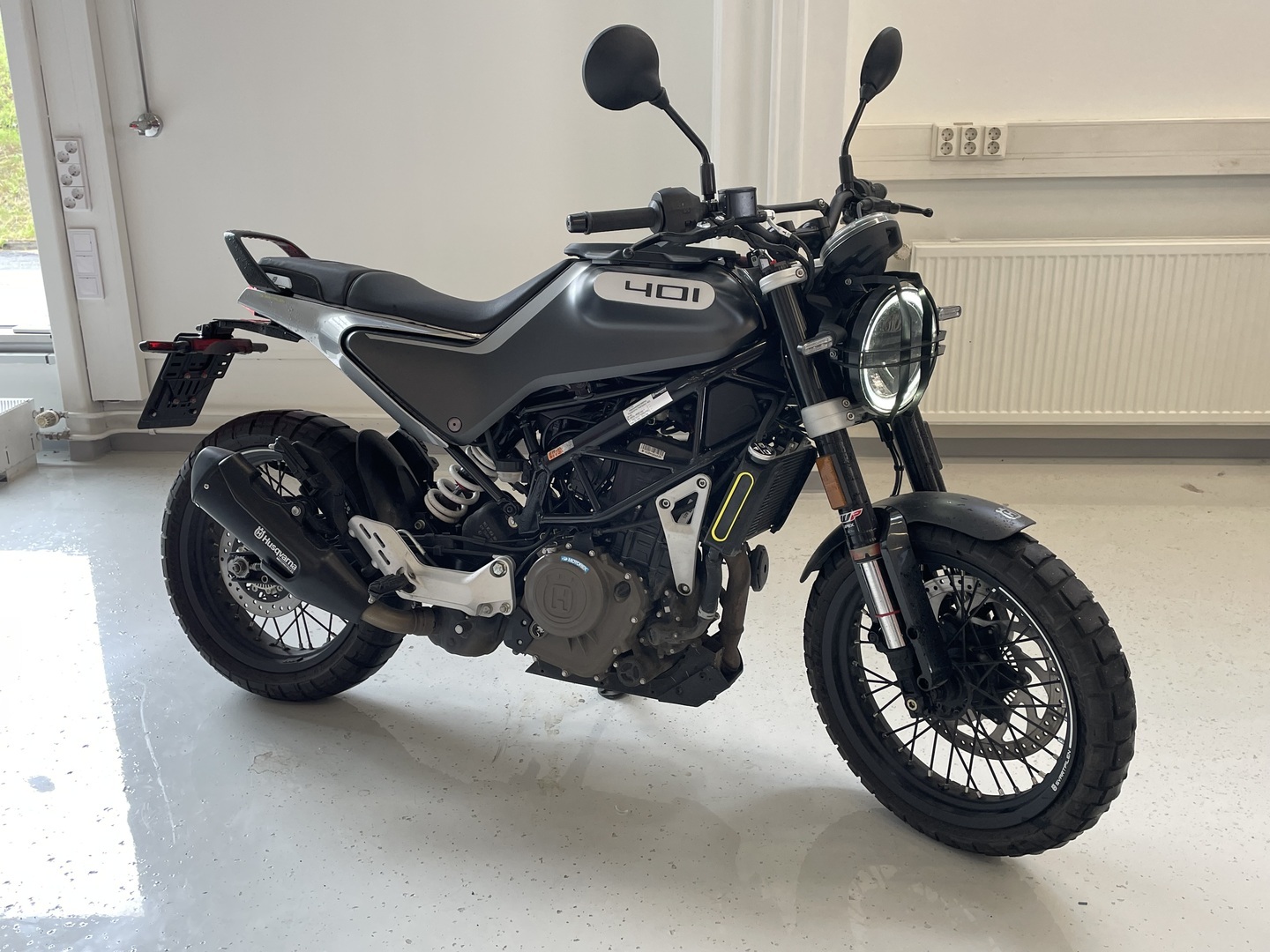 Husqvarna - SVARTPILEN - 401 // Suomi-pyörä / Juuri saapunut / A2 // - Moottoripyörä