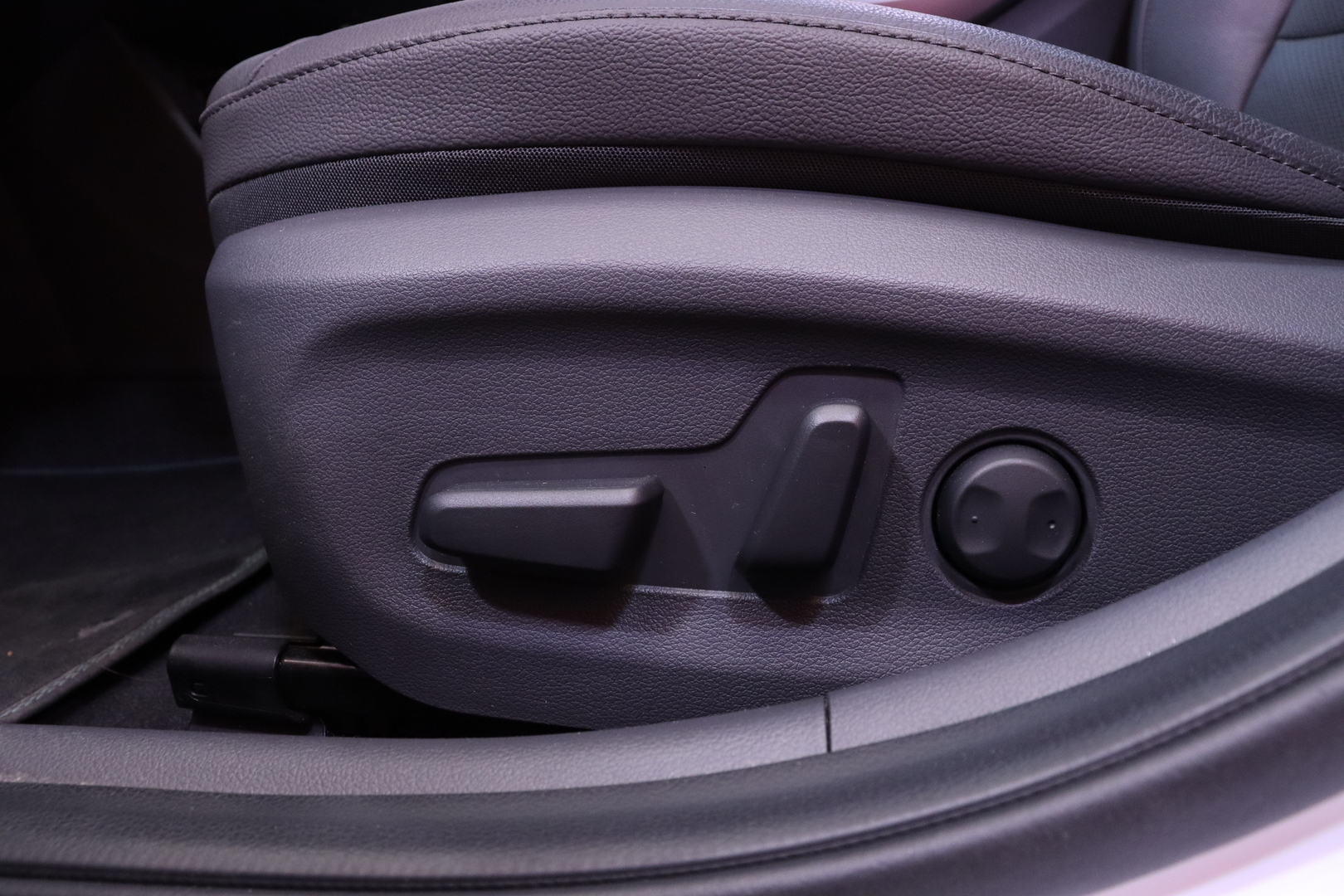 Hyundai - IONIQ electric - MY20 38 kWh 136 hv Style / ACC / Ilmastoidut nahat / Infinity / Kattoluukku / Kamera / Lämpöpumppu / - Viistoperä