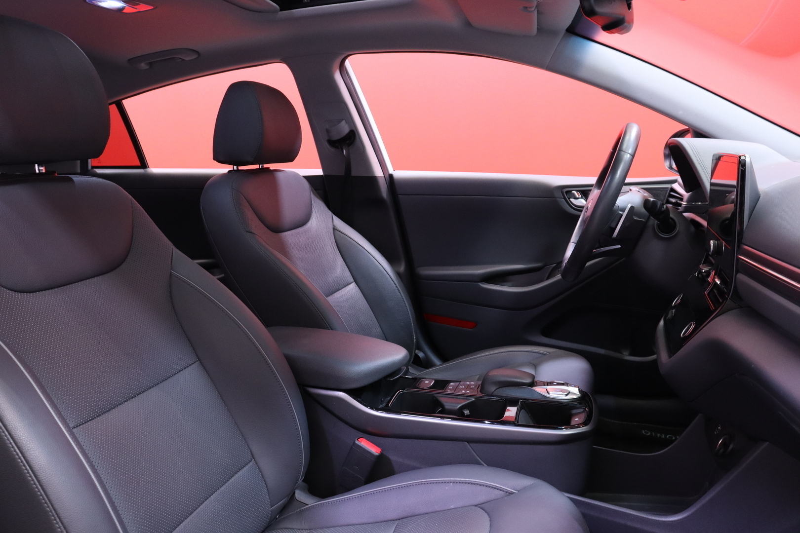 Hyundai - IONIQ electric - MY20 38 kWh 136 hv Style / ACC / Ilmastoidut nahat / Infinity / Kattoluukku / Kamera / Lämpöpumppu / - Viistoperä