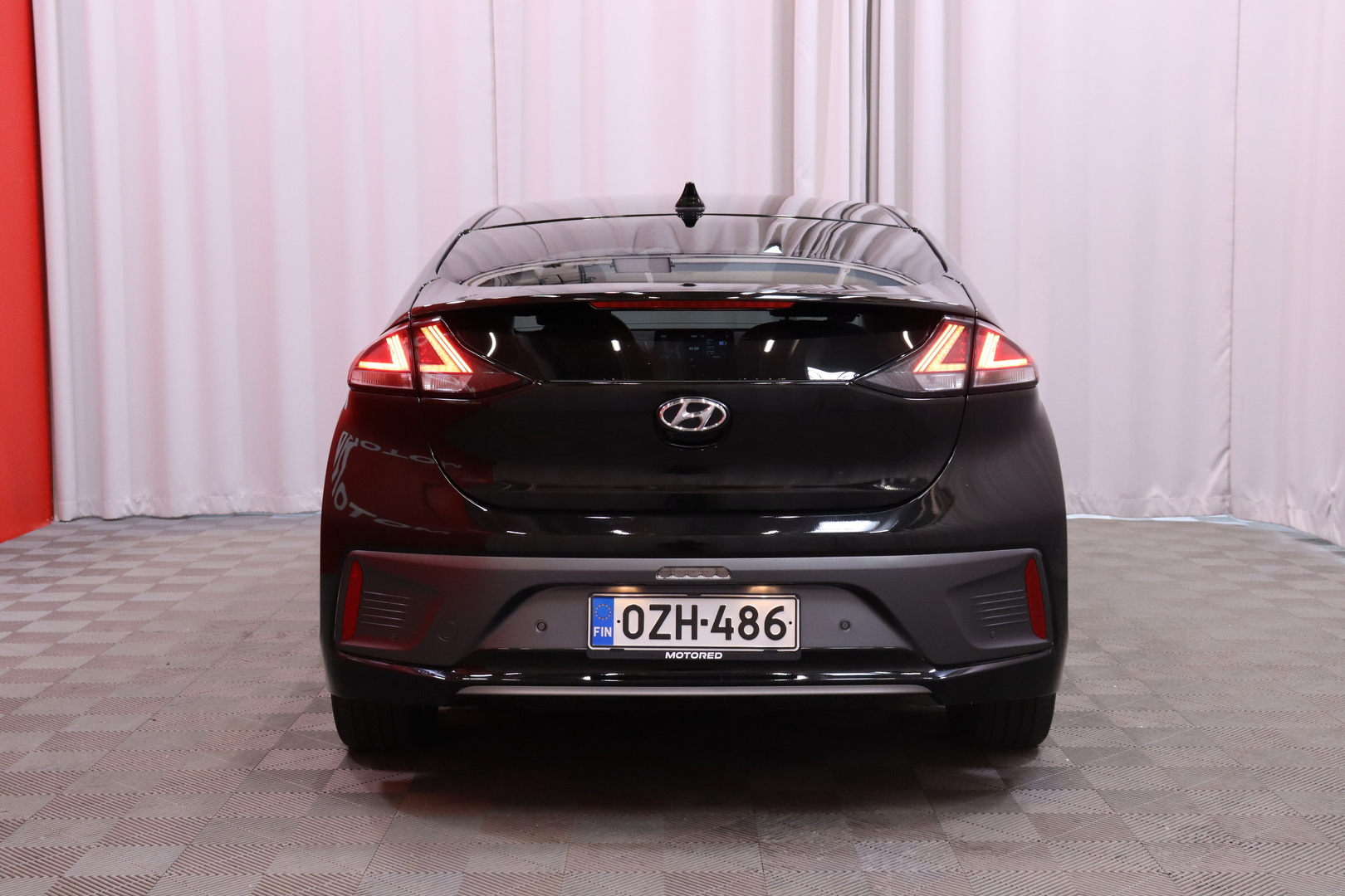Hyundai - IONIQ electric - MY20 38 kWh 136 hv Style / ACC / Ilmastoidut nahat / Infinity / Kattoluukku / Kamera / Lämpöpumppu / - Viistoperä