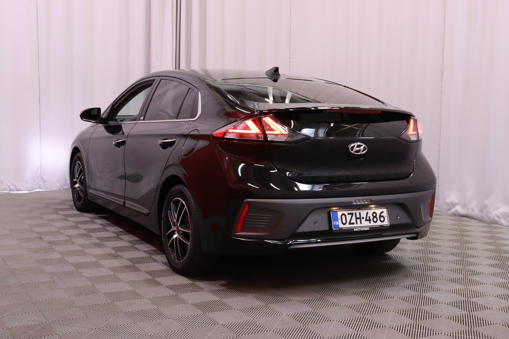 Hyundai - IONIQ electric - MY20 38 kWh 136 hv Style / ACC / Ilmastoidut nahat / Infinity / Kattoluukku / Kamera / Lämpöpumppu / - Viistoperä