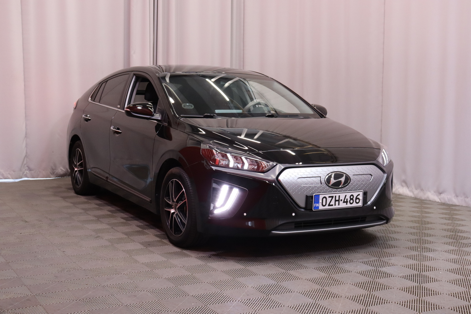 Hyundai - IONIQ electric - MY20 38 kWh 136 hv Style / ACC / Ilmastoidut nahat / Infinity / Kattoluukku / Kamera / Lämpöpumppu / - Viistoperä