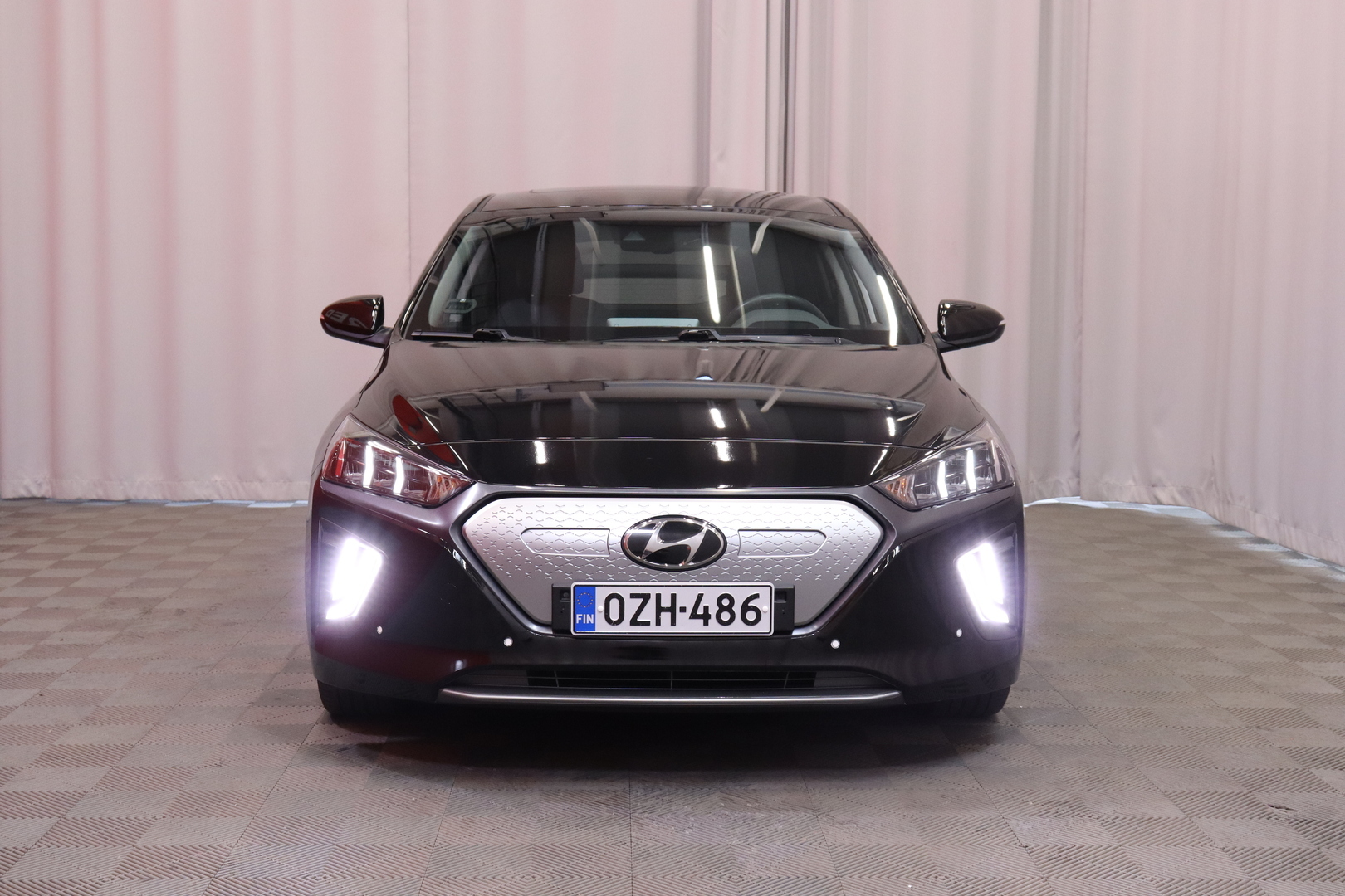 Hyundai - IONIQ electric - MY20 38 kWh 136 hv Style / ACC / Ilmastoidut nahat / Infinity / Kattoluukku / Kamera / Lämpöpumppu / - Viistoperä