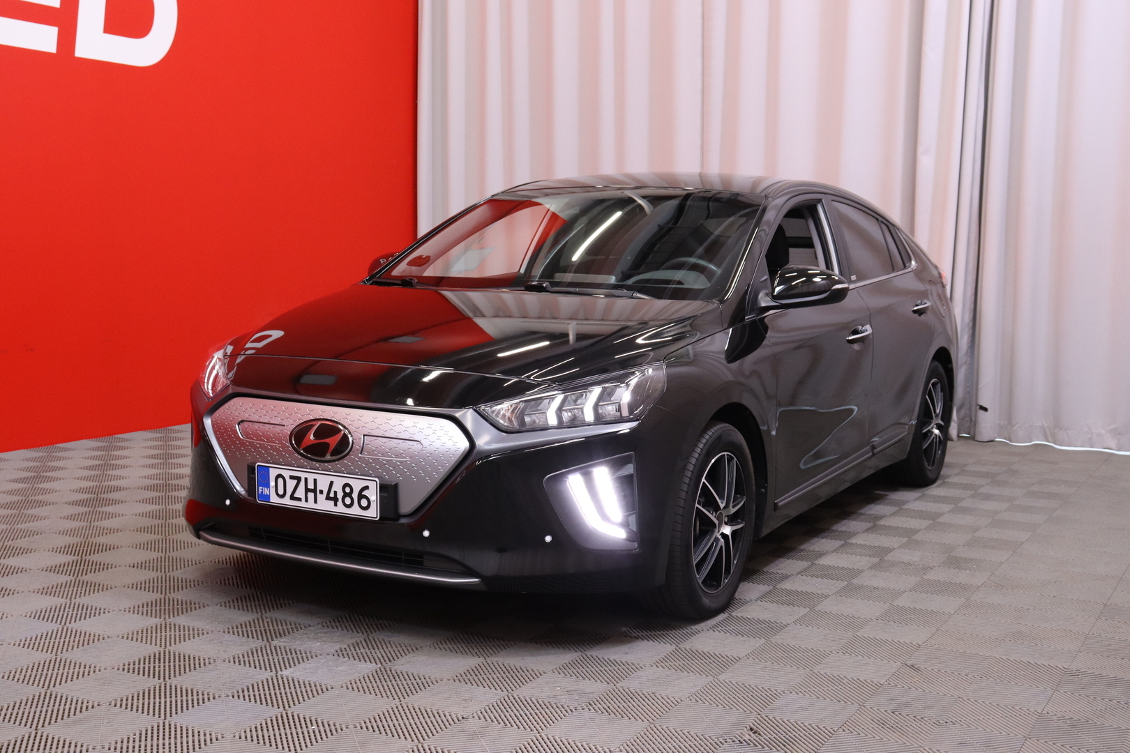 Hyundai - IONIQ electric - MY20 38 kWh 136 hv Style / ACC / Ilmastoidut nahat / Infinity / Kattoluukku / Kamera / Lämpöpumppu / - Viistoperä