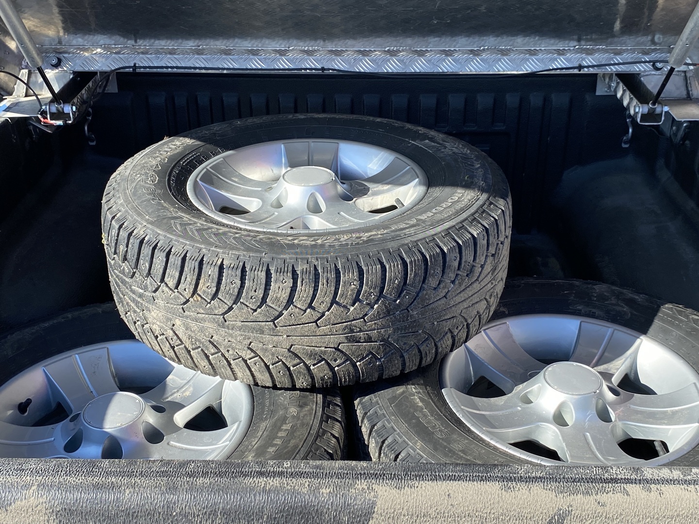 Isuzu - D-Max - Double Cab 2,5 TDi 4WD 5AT LS Two Seater - Avolava