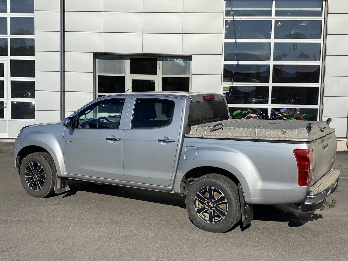 Isuzu - D-Max - Double Cab 2,5 TDi 4WD 5AT LS Two Seater - Avolava