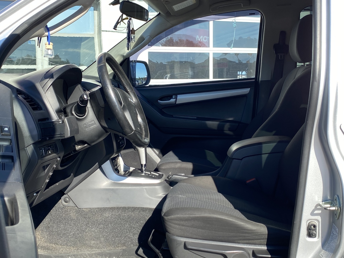 Isuzu - D-Max - Double Cab 2,5 TDi 4WD 5AT LS Two Seater - Avolava