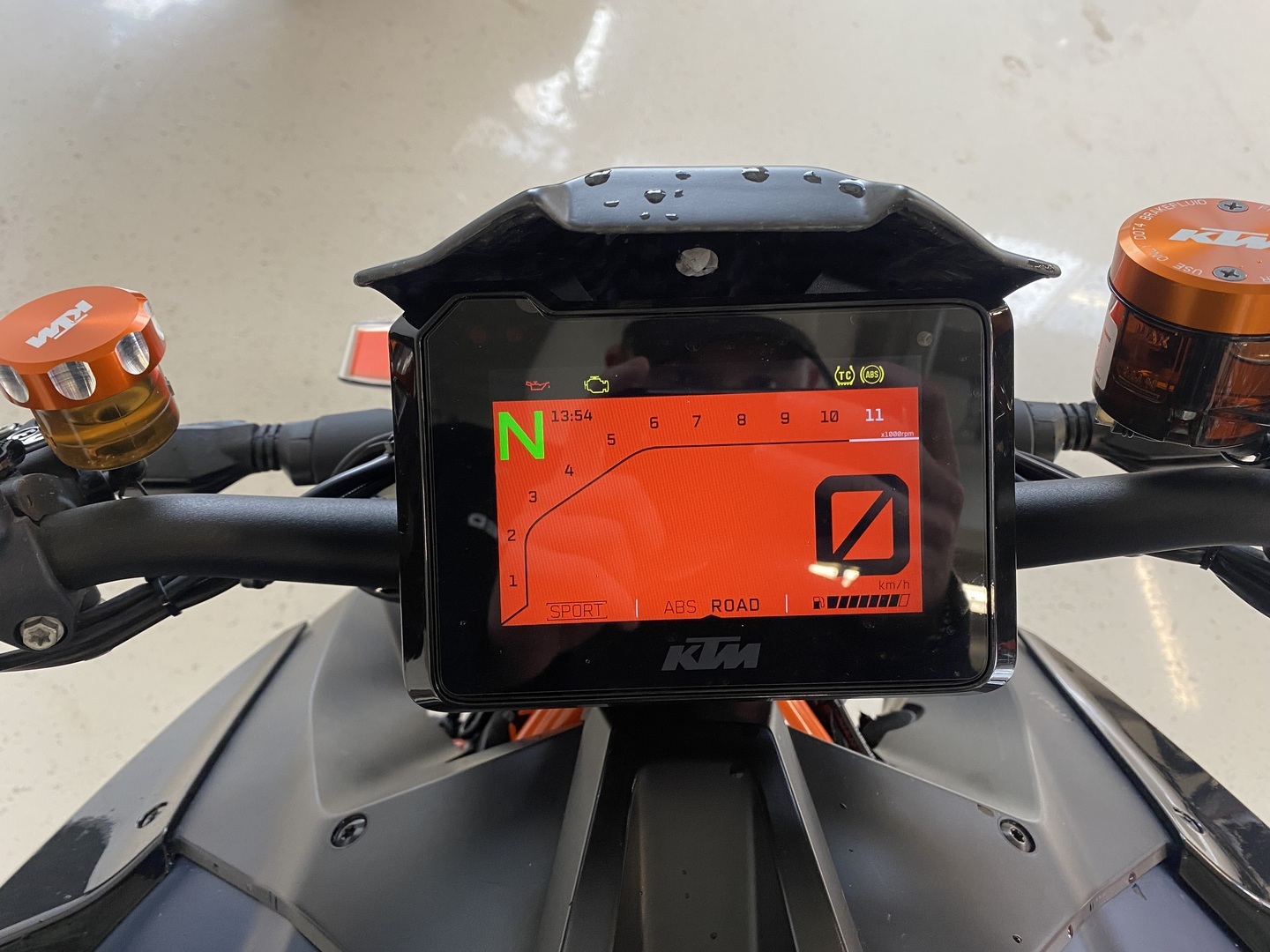 KTM - 1290 - Super Duke R // EVO / Akrapovic kokoputkisto / sähköalusta / Hiilikuitua - Moottoripyörä