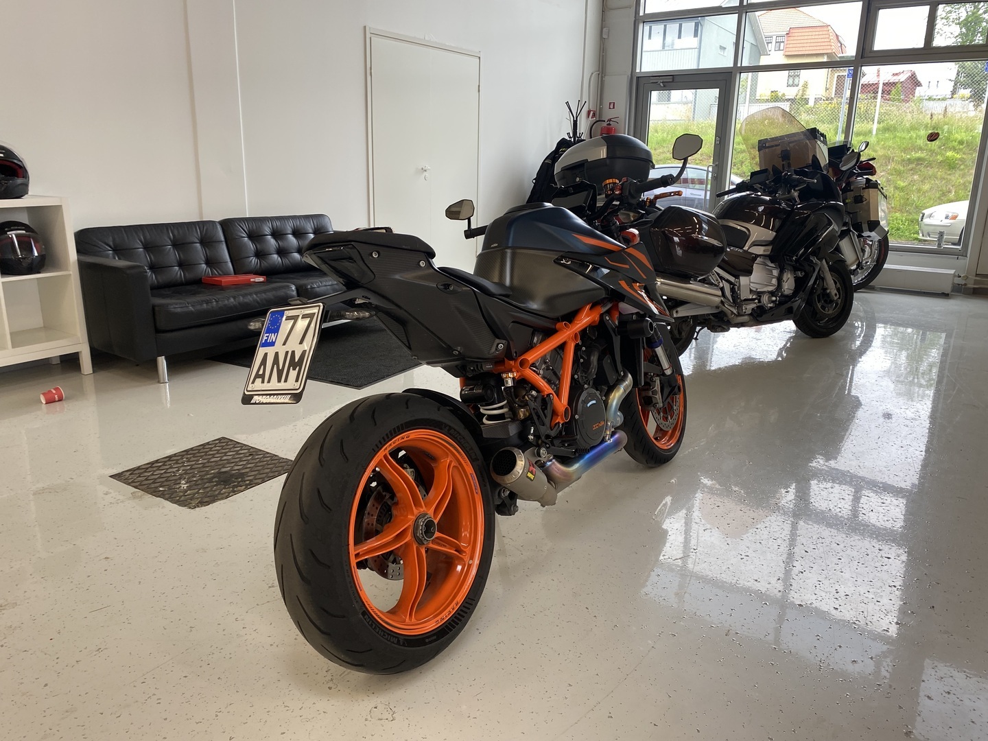 KTM - 1290 - Super Duke R // EVO / Akrapovic kokoputkisto / sähköalusta / Hiilikuitua - Moottoripyörä