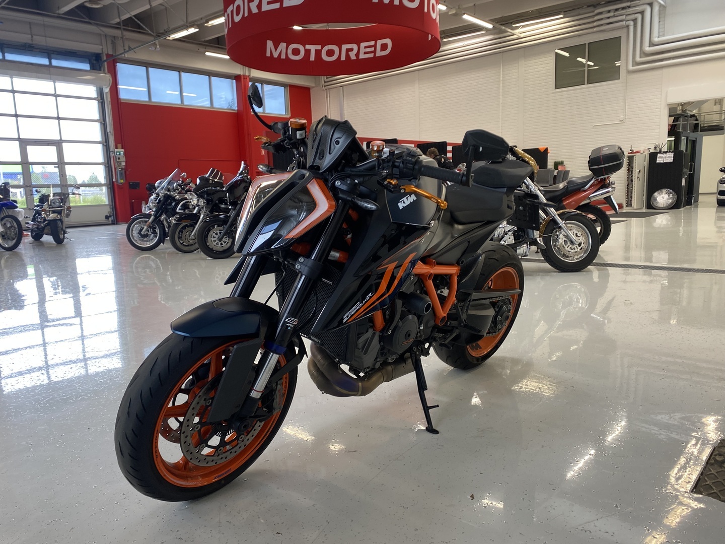 KTM - 1290 - Super Duke R // EVO / Akrapovic kokoputkisto / sähköalusta / Hiilikuitua - Moottoripyörä