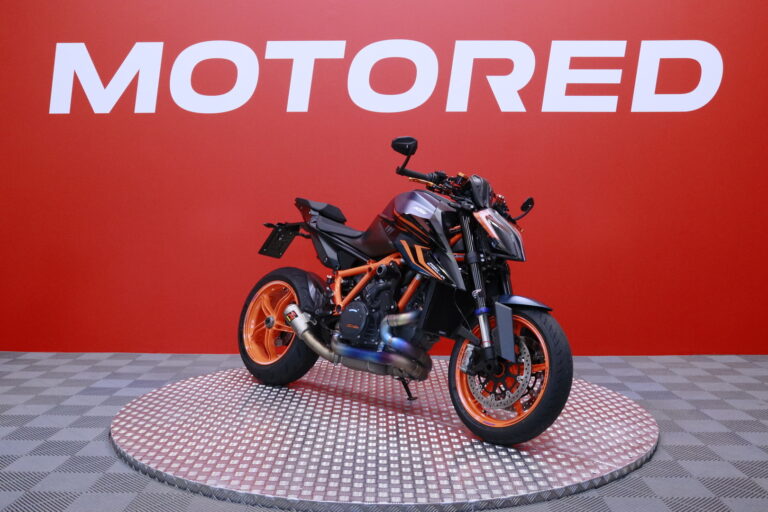 KTM - 1290 - Super Duke R // EVO / Akrapovic kokoputkisto / sähköalusta / Hiilikuitua // - Moottoripyörä
