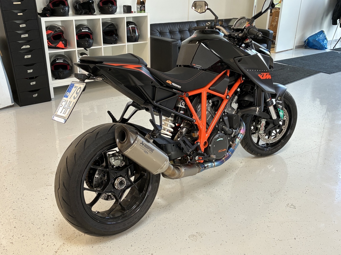 KTM - 1290 - Super Duke R // Juuri saapunut! / Akrapovic putkisto // - Moottoripyörä