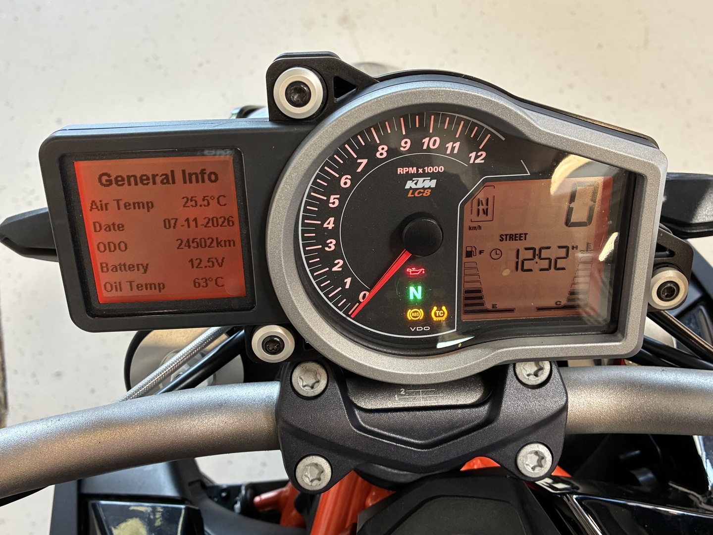 KTM - 1290 - Super Duke R // Juuri saapunut! / Akrapovic putkisto // - Moottoripyörä