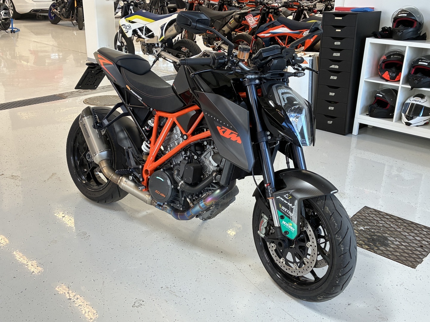 KTM - 1290 - Super Duke R // Juuri saapunut! / Akrapovic putkisto // - Moottoripyörä