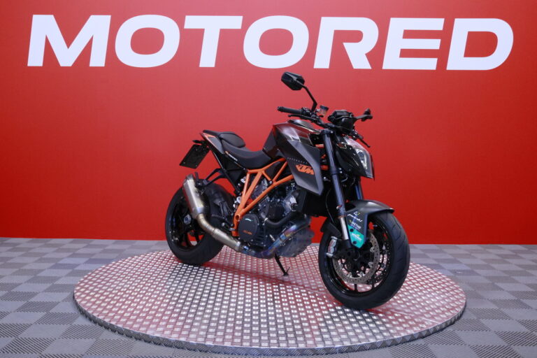 KTM - 1290 - Super Duke R // Juuri saapunut! / Akrapovic putkisto // - Moottoripyörä