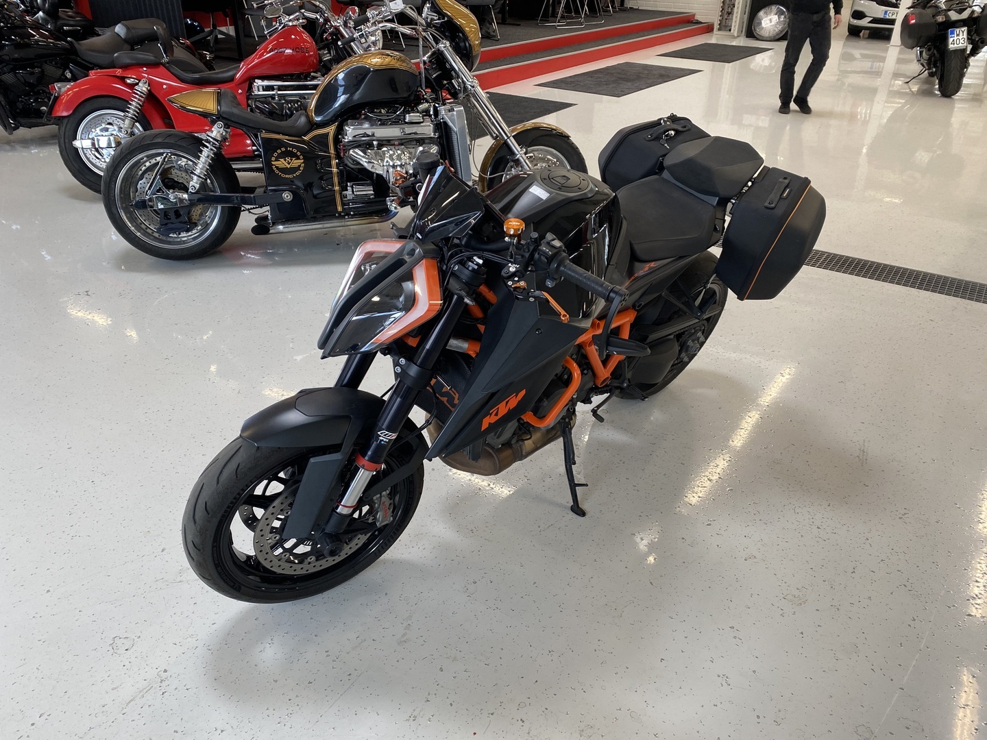 KTM - 1290 - Super Duke R // Suomi-pyörä / Quickshifter+ / Vakkari / Ajomodet // - Moottoripyörä