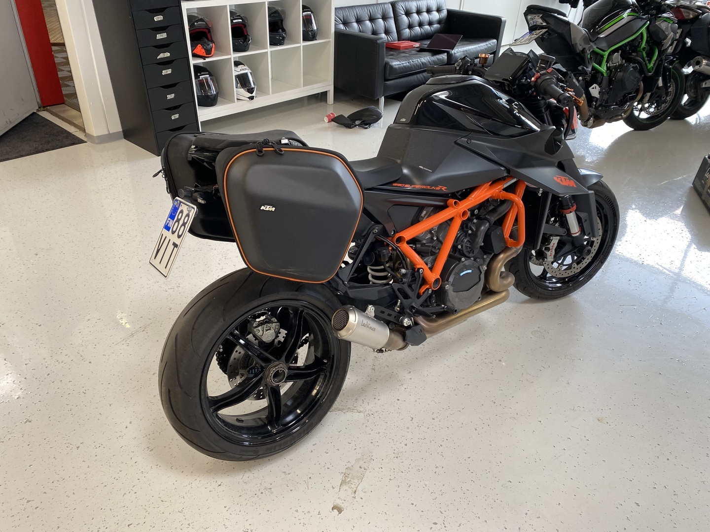 KTM - 1290 - Super Duke R // Suomi-pyörä / Quickshifter+ / Vakkari / Ajomodet // - Moottoripyörä