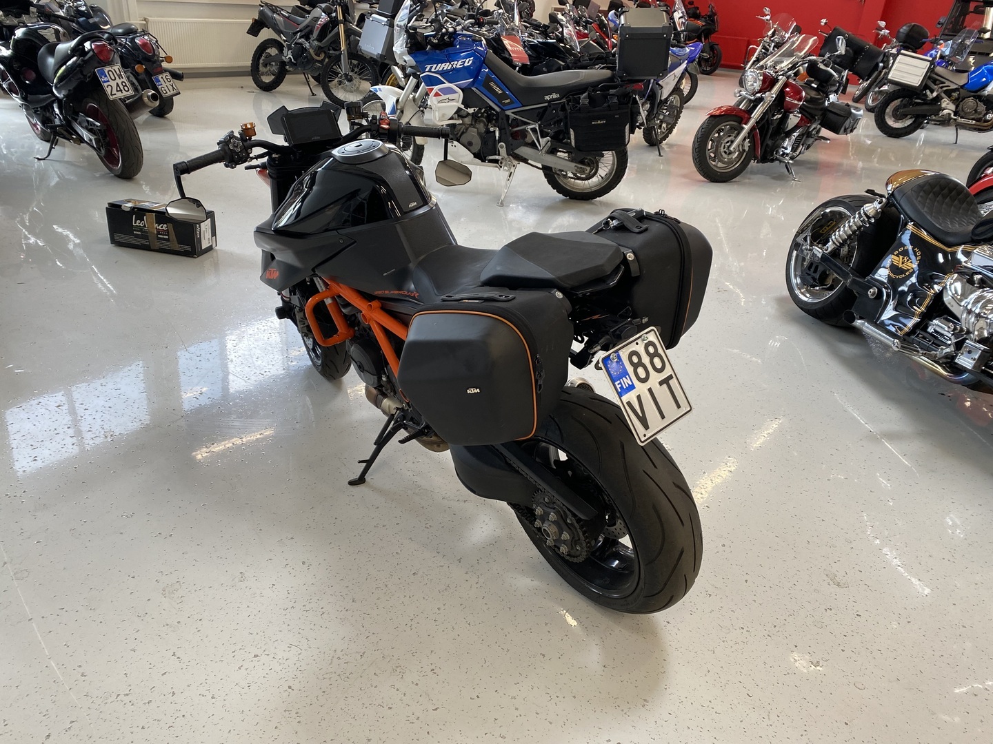 KTM - 1290 - Super Duke R // Suomi-pyörä / Quickshifter+ / Vakkari / Ajomodet // - Moottoripyörä