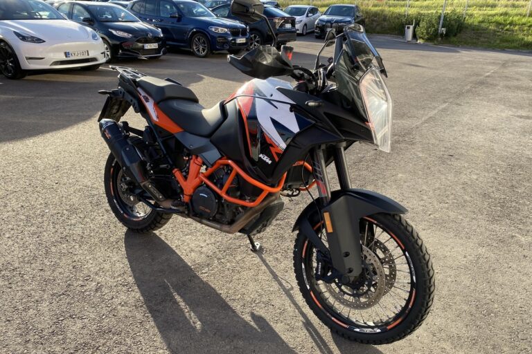 KTM - 1290 Super Adventure R - // Juuri saapunut! / Merkkihuollettu / 2. om. Suomipyörä / Kahvanlämppärit / Vakkari / Wings // - Moottoripyörä