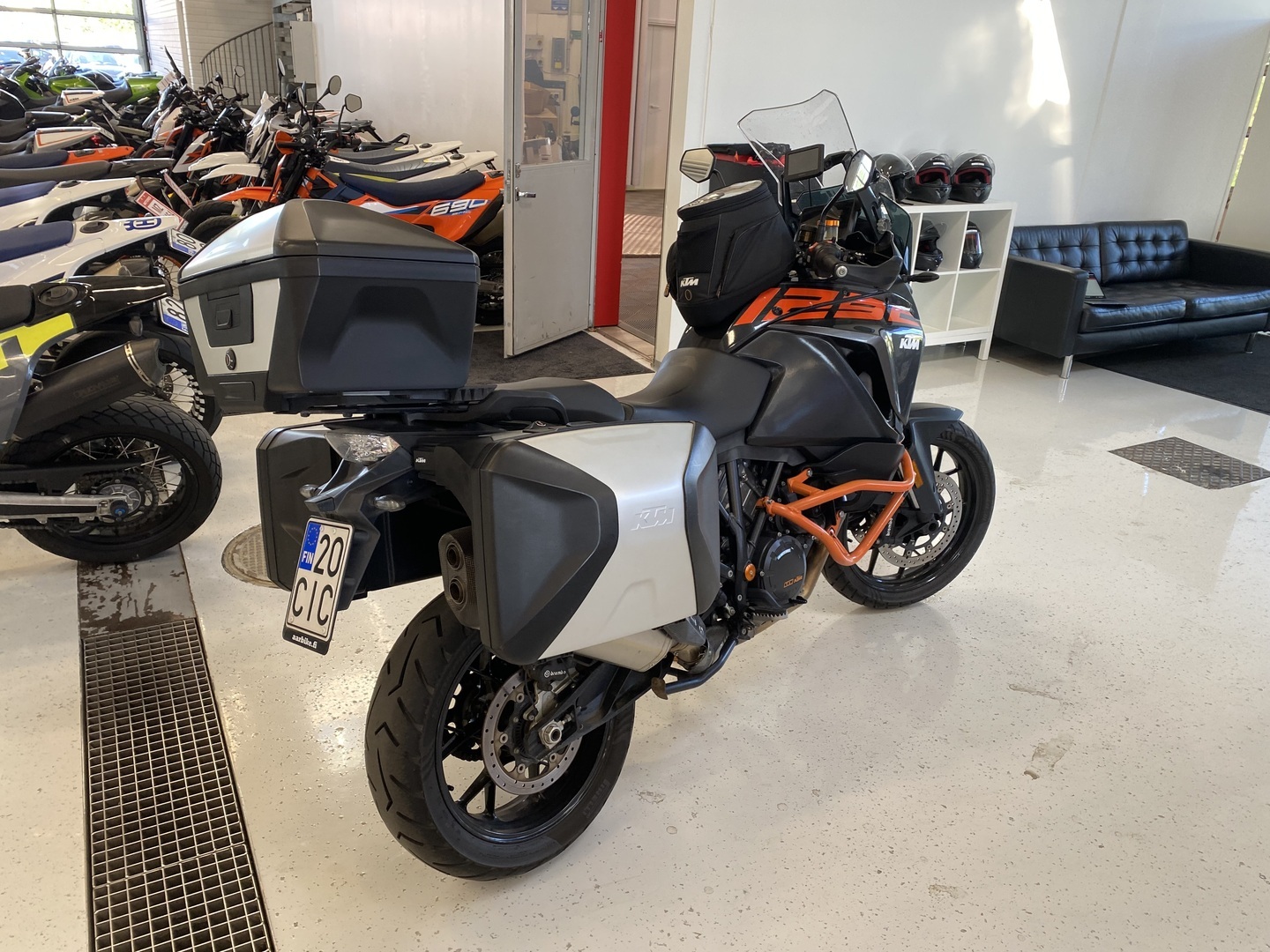 KTM - 1290 Super Adventure S - // Suomi-pyörä / Huoltokirja / Ajomodet / Vakkari / 4x Laukut / MTC / MSR / Damping / HHC // - Moottoripyörä