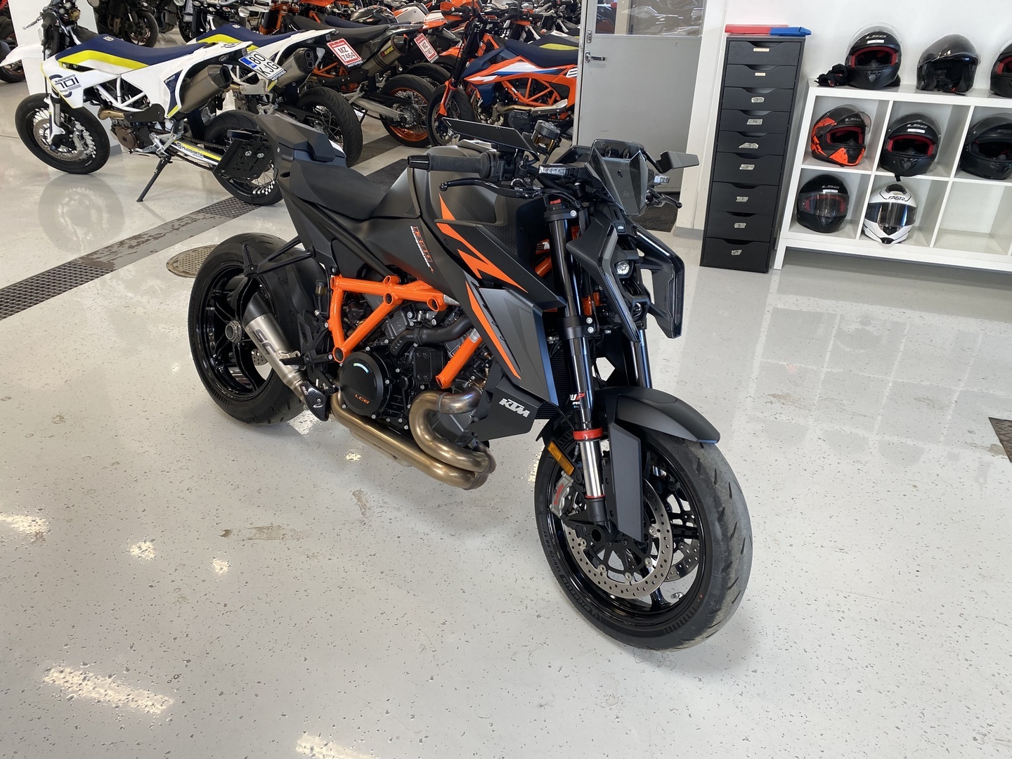 KTM - 1390 Super Duke R - // Suomi-pyörä / Quickshifter+ / Ajo-modet / ABS / SC-Project // - Moottoripyörä