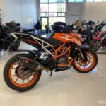 KTM - 390 - Duke // Juuri saapunut / Akrapovic / Kaatumaraudat / Sivulaukut // - Moottoripyörä
