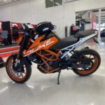 KTM - 390 - Duke // Juuri saapunut / Akrapovic / Kaatumaraudat / Sivulaukut // - Moottoripyörä