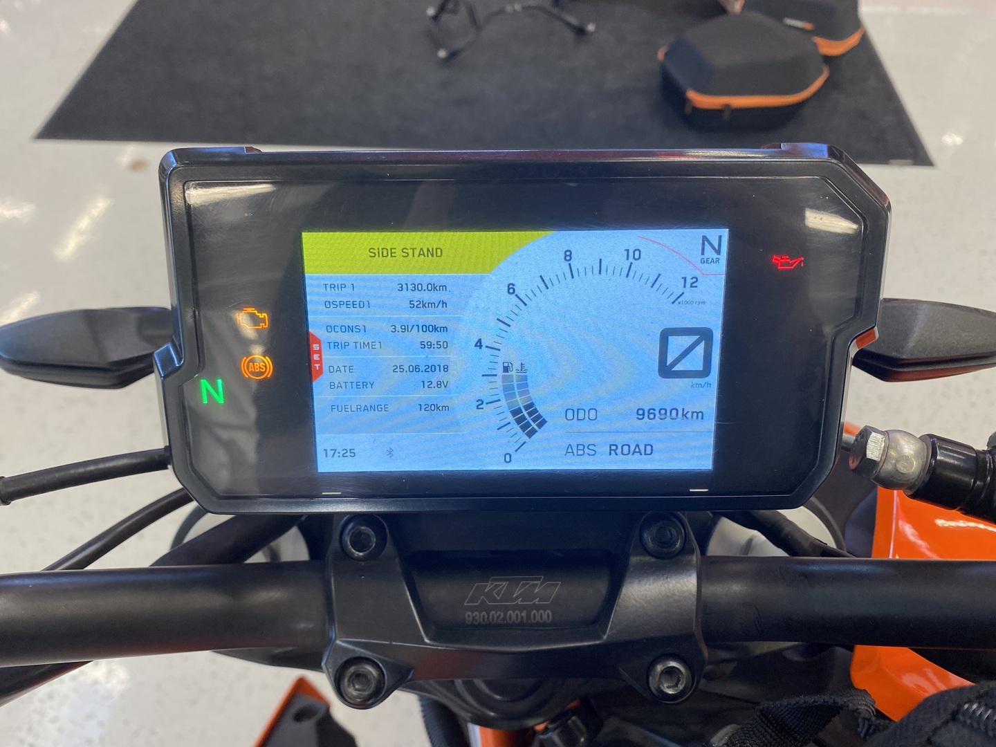 KTM - 390 - Duke // Juuri saapunut / Akrapovic / Kaatumaraudat / Sivulaukut // - Moottoripyörä