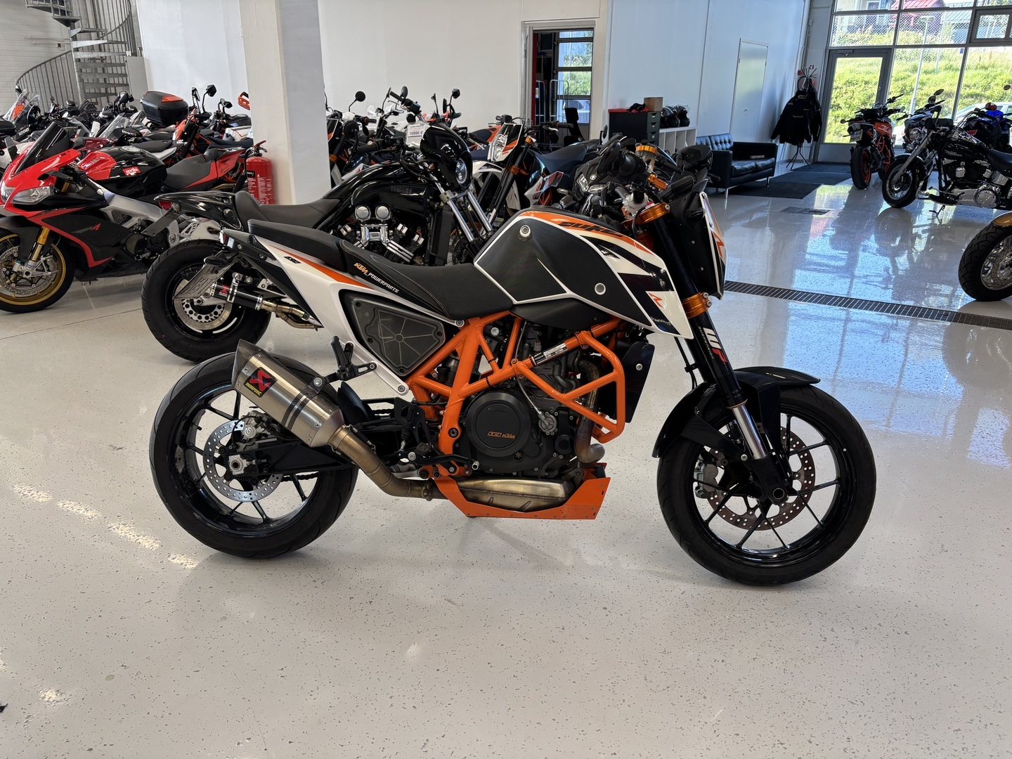 KTM - 690 - Duke R // Juuri saapunut! / A2 / Akrapovic / Suomi-Pyörä / Kaatumaraudat // - Moottoripyörä