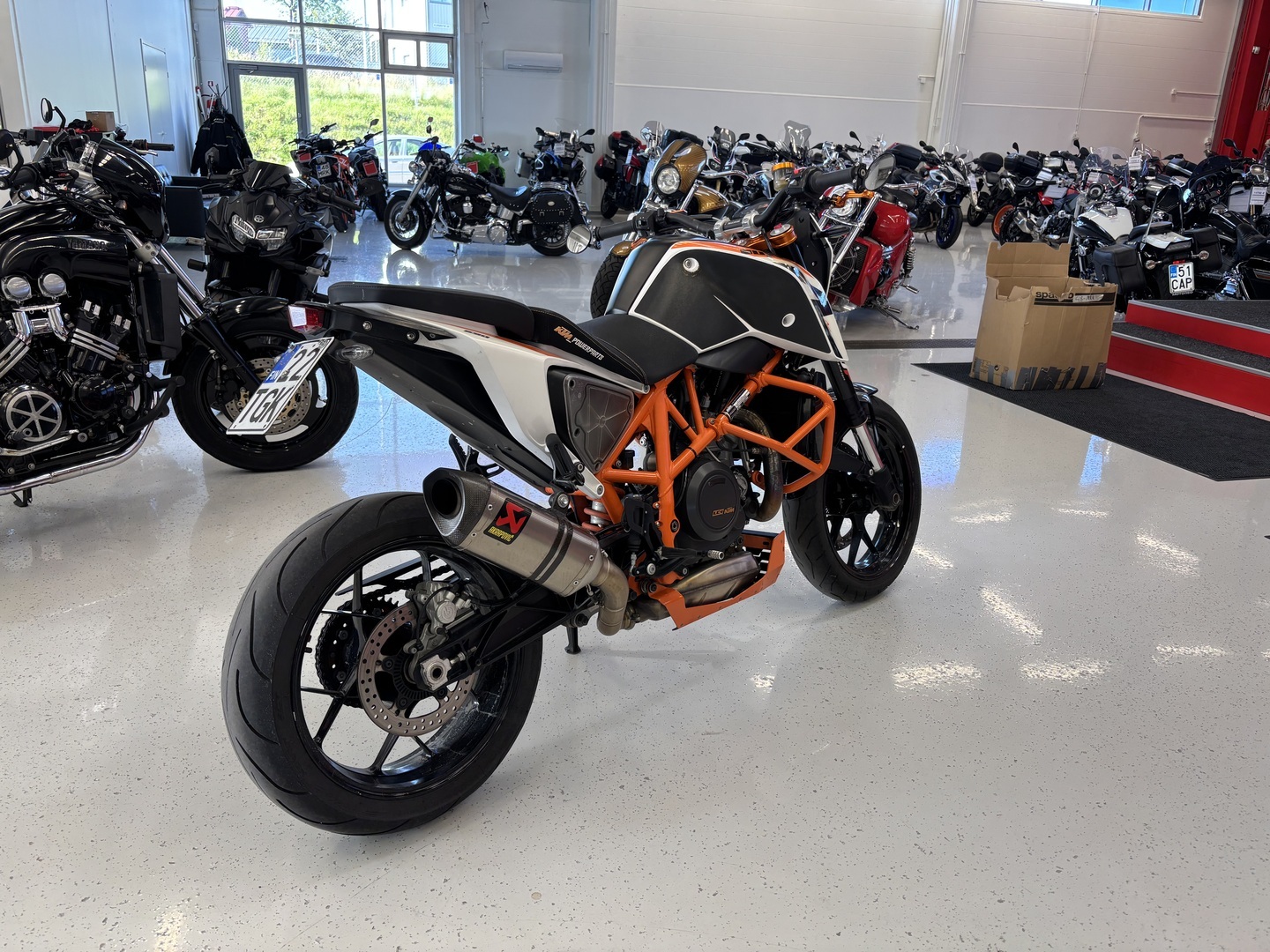 KTM - 690 - Duke R // Juuri saapunut! / A2 / Akrapovic / Suomi-Pyörä / Kaatumaraudat // - Moottoripyörä
