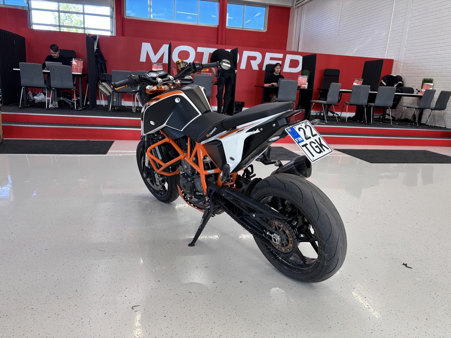 KTM - 690 - Duke R // Juuri saapunut! / A2 / Akrapovic / Suomi-Pyörä / Kaatumaraudat // - Moottoripyörä