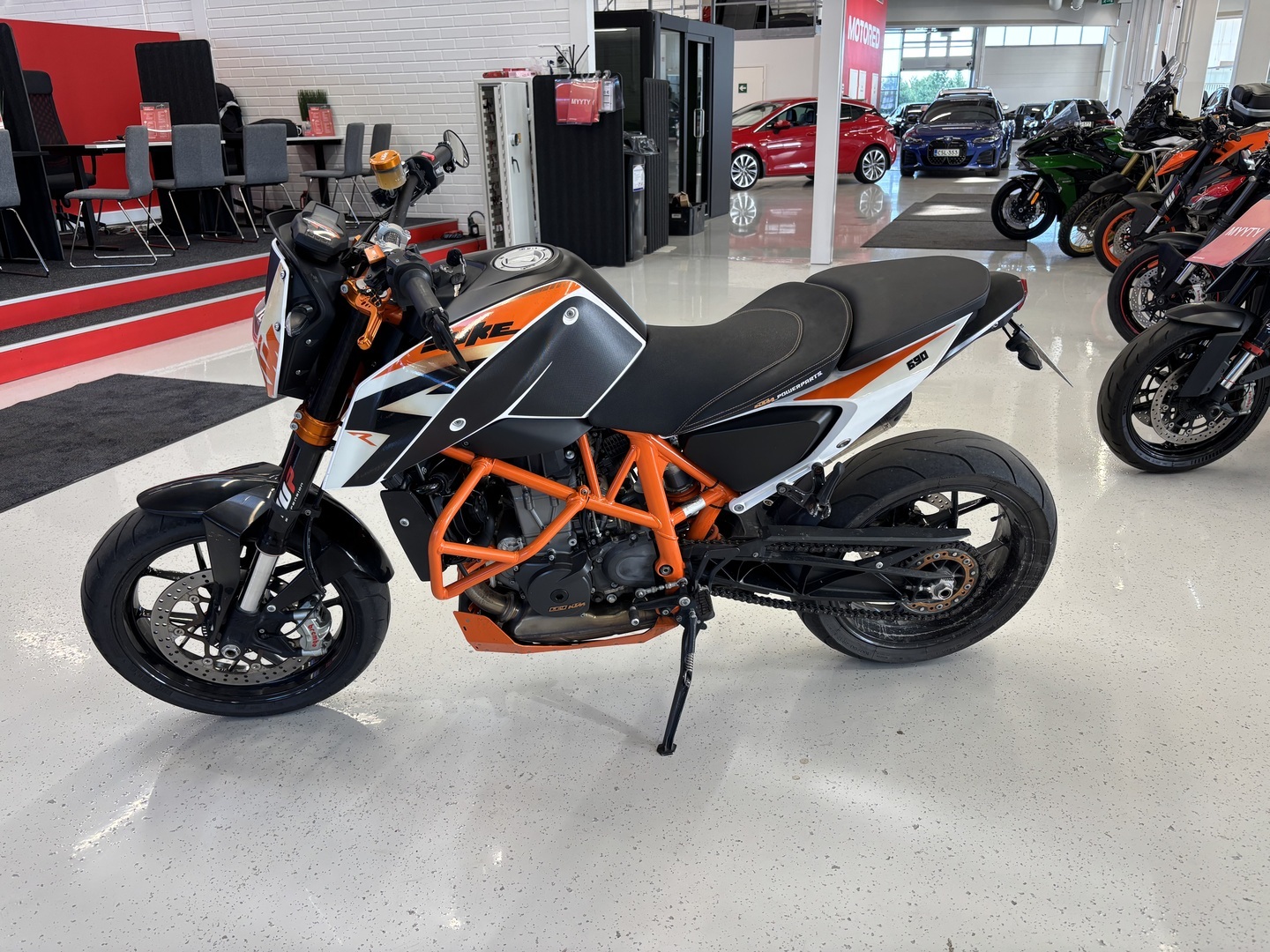 KTM - 690 - Duke R // Juuri saapunut! / A2 / Akrapovic / Suomi-Pyörä / Kaatumaraudat // - Moottoripyörä