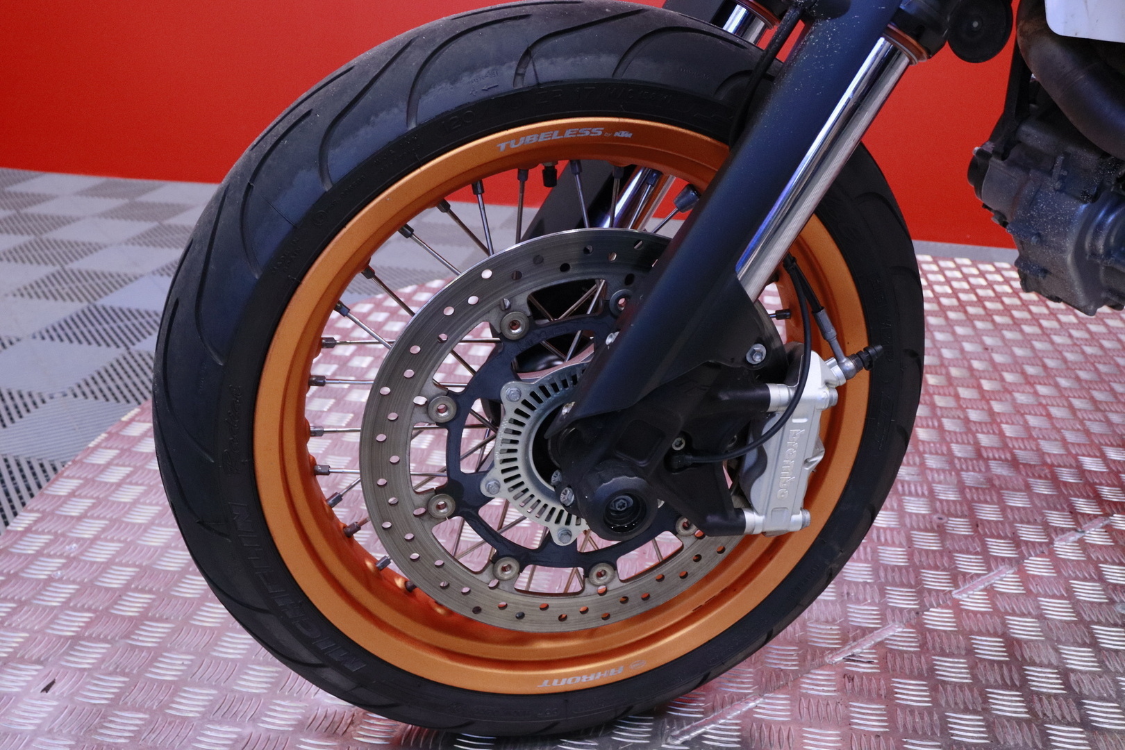 KTM - 690 - SMC-R // Akrapovic Kokoputkisto / ABS / Suomi-Pyörä / Huoltokirja // - Moottoripyörä