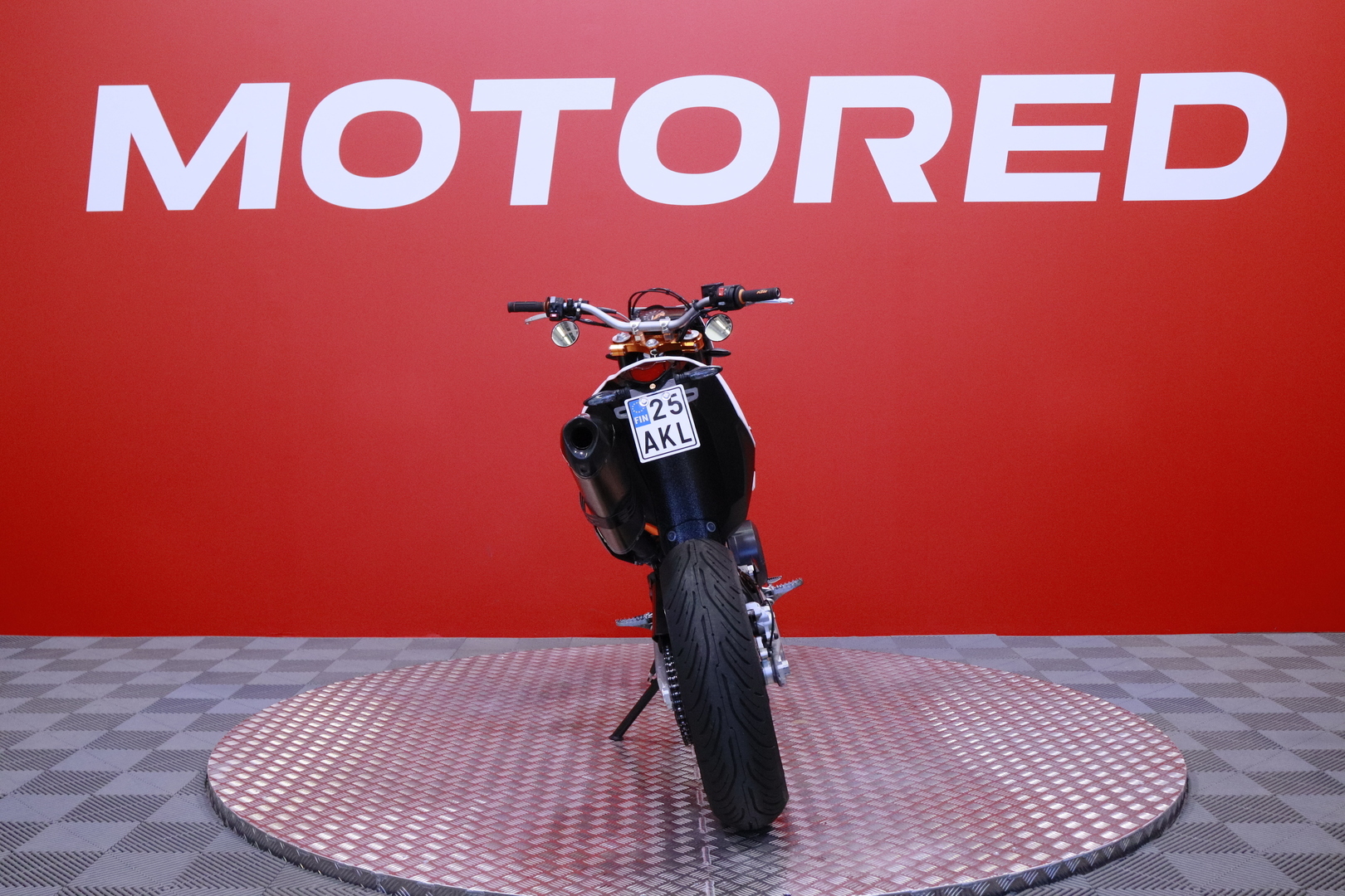 KTM - 690 - SMC-R // Akrapovic Kokoputkisto / ABS / Suomi-Pyörä / Huoltokirja // - Moottoripyörä
