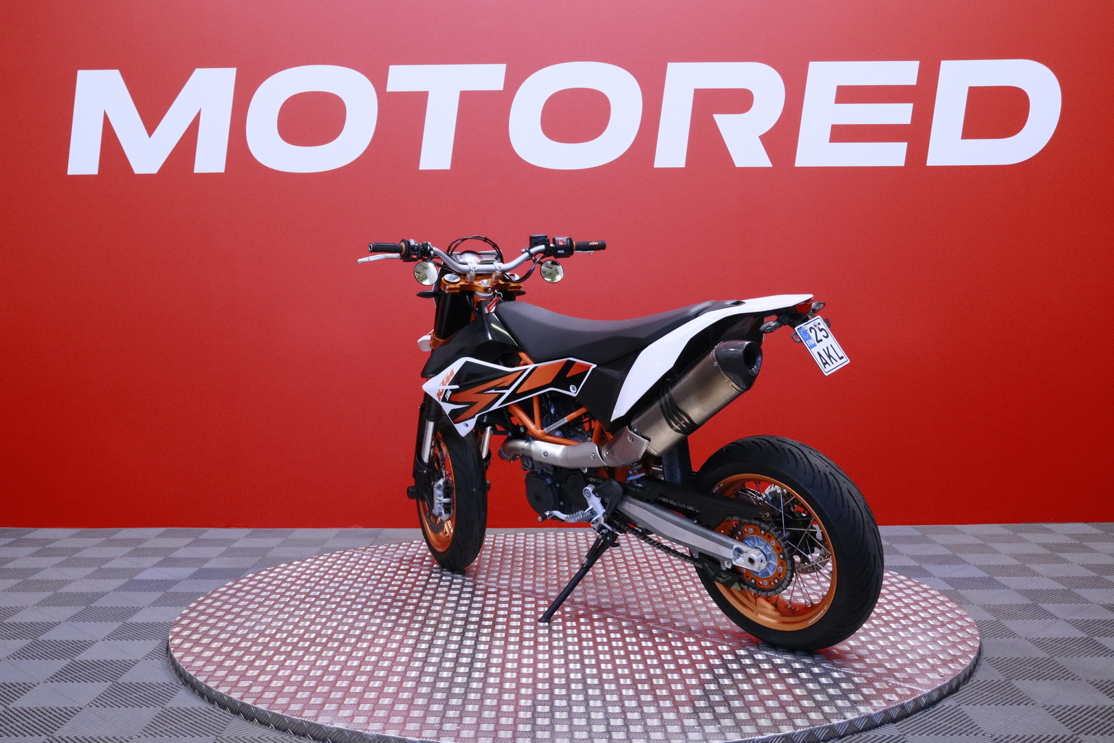 KTM - 690 - SMC-R // Akrapovic Kokoputkisto / ABS / Suomi-Pyörä / Huoltokirja // - Moottoripyörä