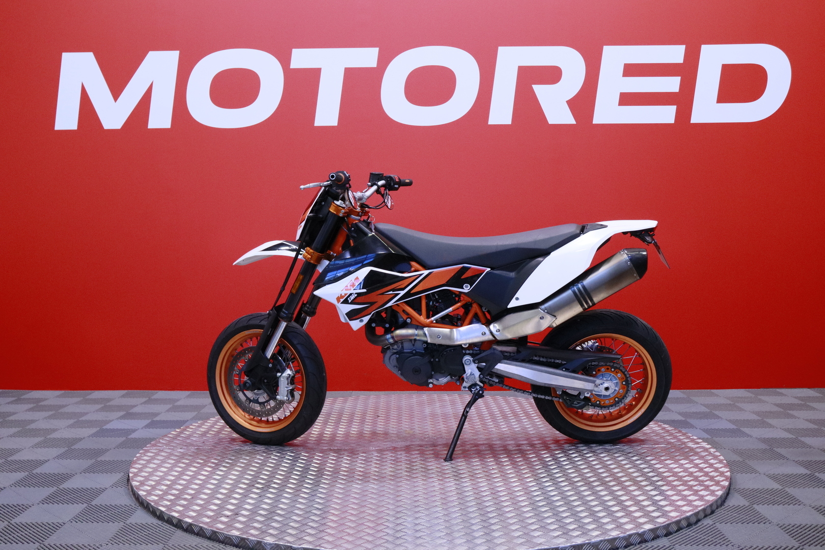 KTM - 690 - SMC-R // Akrapovic Kokoputkisto / ABS / Suomi-Pyörä / Huoltokirja // - Moottoripyörä