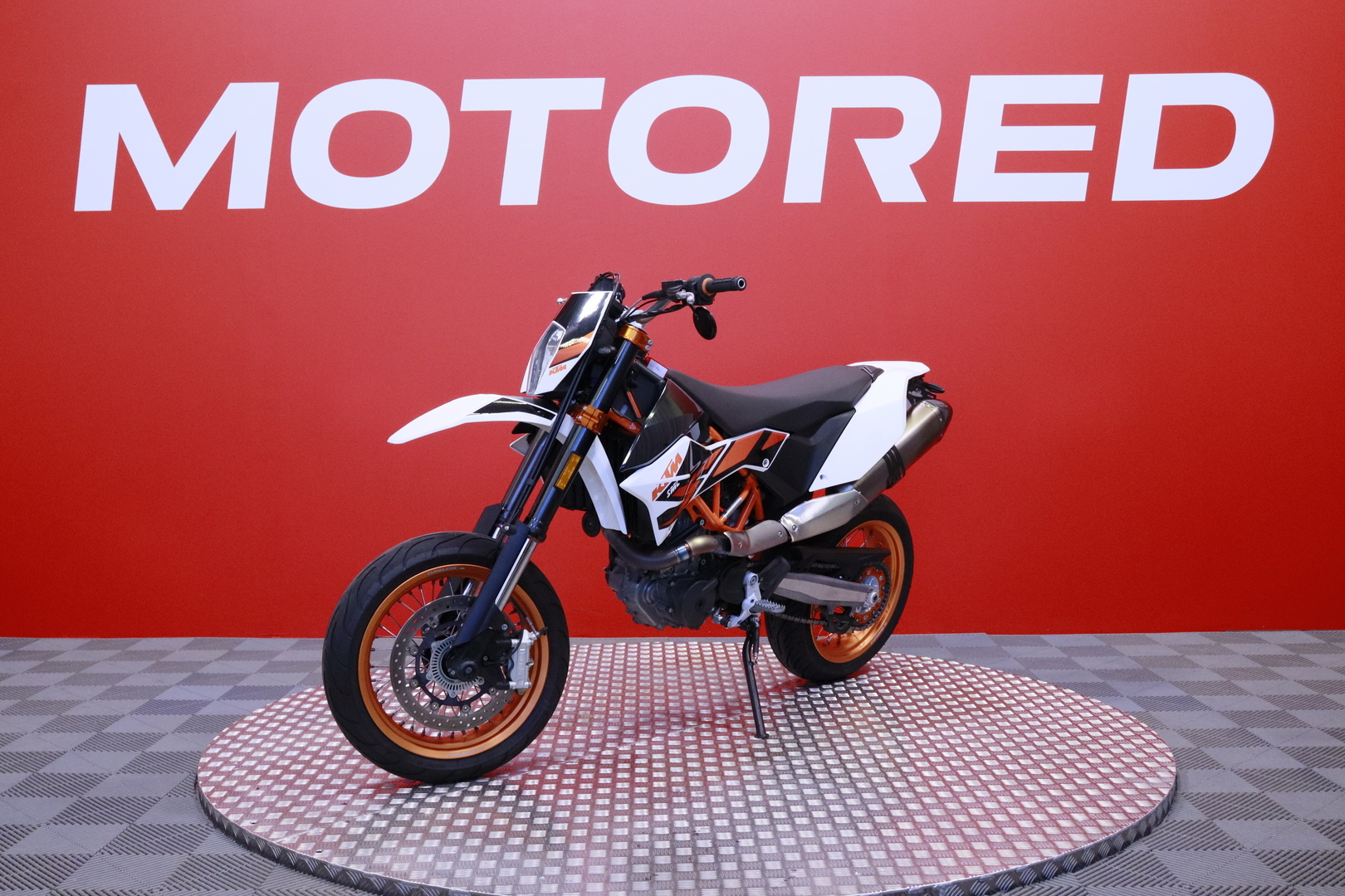 KTM - 690 - SMC-R // Akrapovic Kokoputkisto / ABS / Suomi-Pyörä / Huoltokirja // - Moottoripyörä
