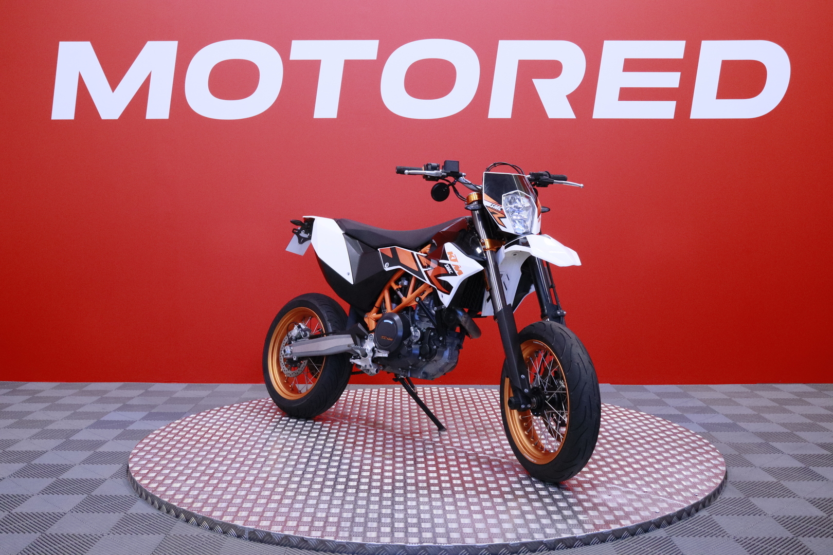 KTM - 690 - SMC-R // Akrapovic Kokoputkisto / ABS / Suomi-Pyörä / Huoltokirja // - Moottoripyörä