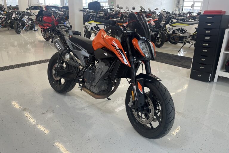 KTM - 690 - Duke R // Juuri Saapunut / SC-project Putkisto / Ajo-modet // - Moottoripyörä