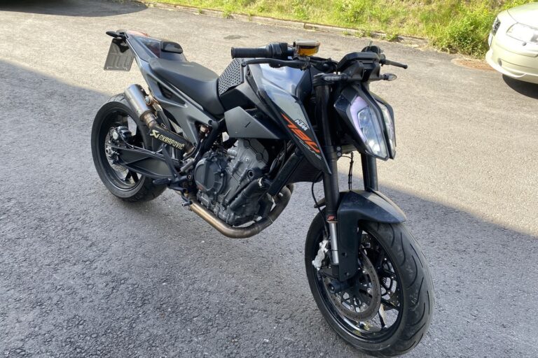 KTM - 790 - Duke // Juuri saapunut! / Slipari // - Moottoripyörä