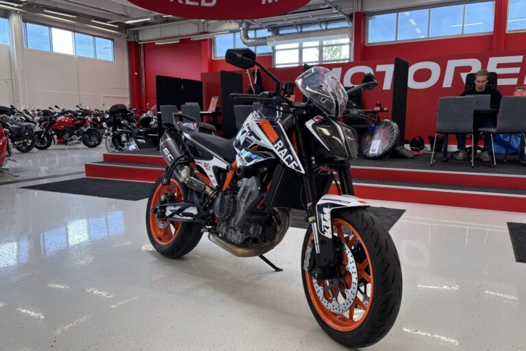 KTM - 890 - Duke R // Juuri saapunut! / SC-Project / Ducktail / Suomi-pyörä / Kaatumatapit // - Moottoripyörä