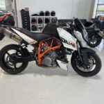 KTM - 990 - Super Duke R // Juuri Saapunut / Akrapovic Putkisto / Suomi-pyörä / Sähköinen Lukitus / Huoltokirja // - Moottoripyörä